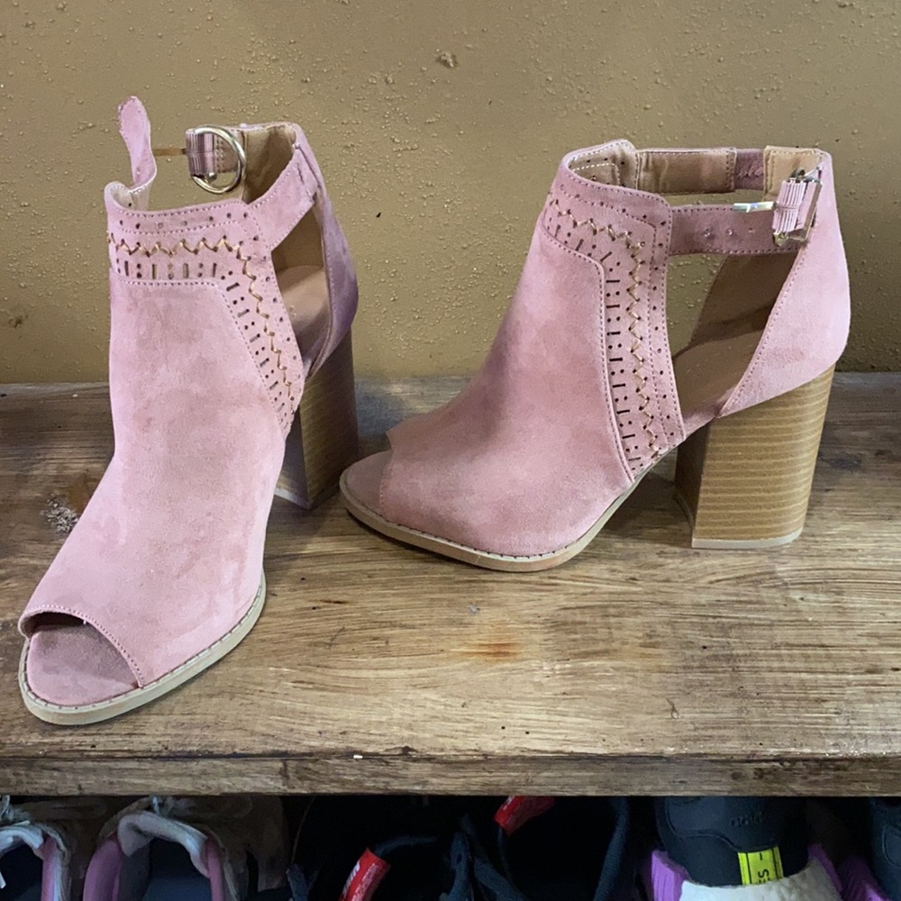 Heels - Picture 3 of 3